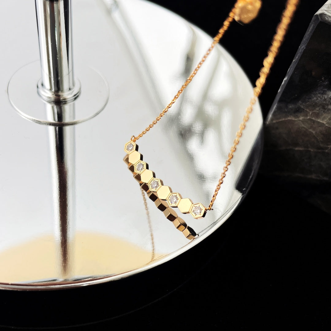 LUXEIFY BEE MY LOVE DIAMOND NECKLACE