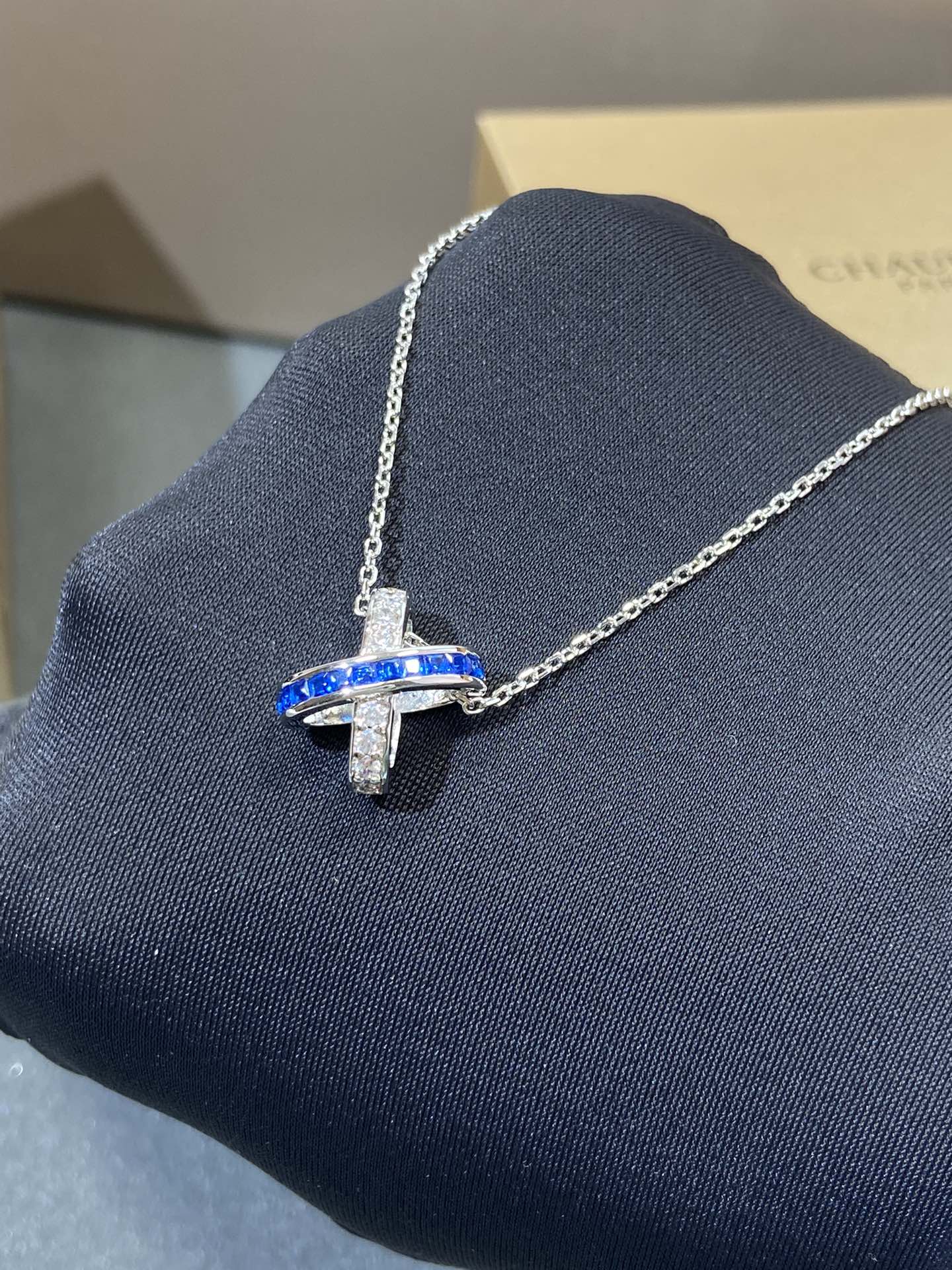 LUXEIFY LIENS DIAMOND SILVER NECKLACE