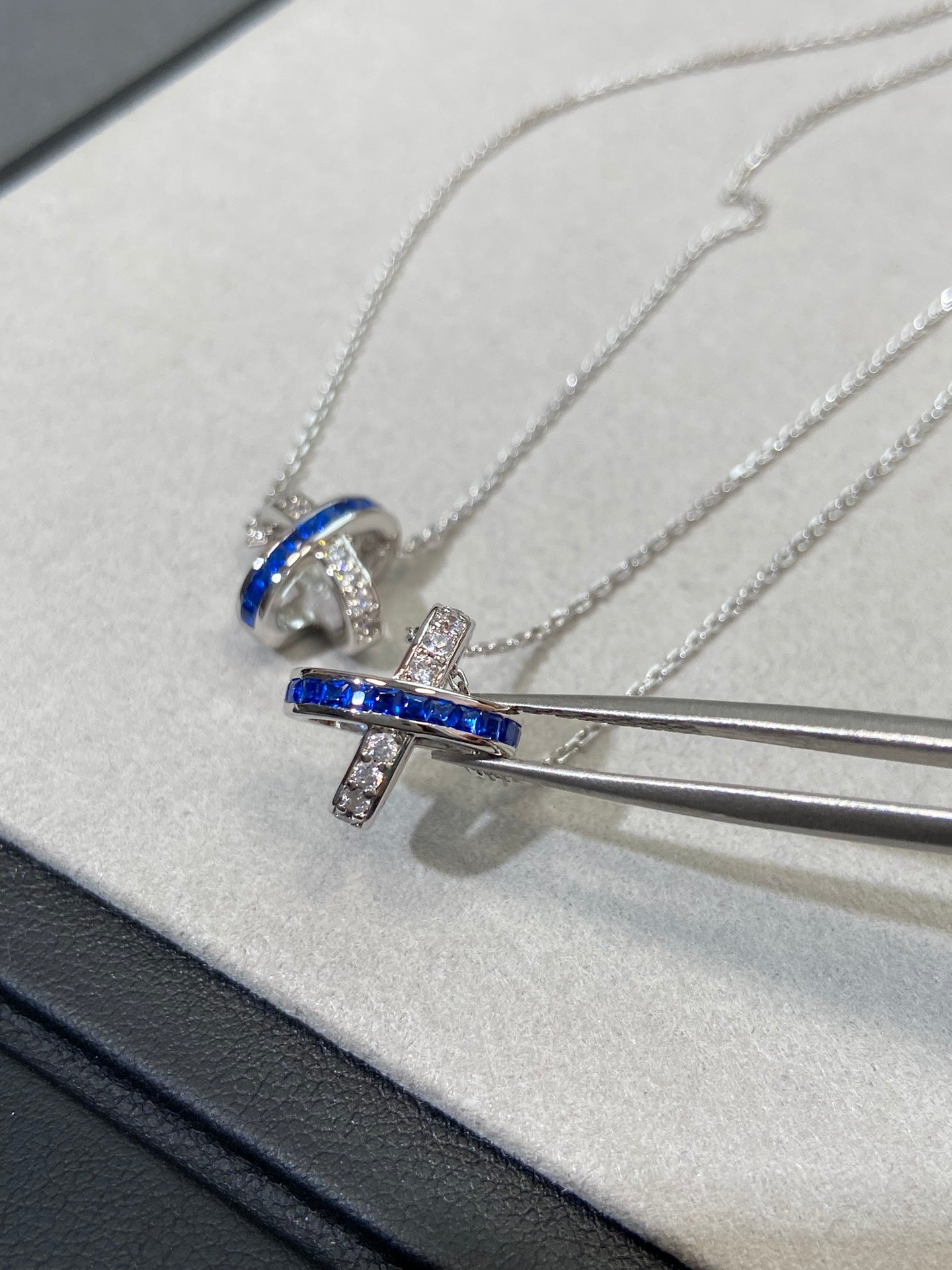 LUXEIFY LIENS DIAMOND SILVER NECKLACE