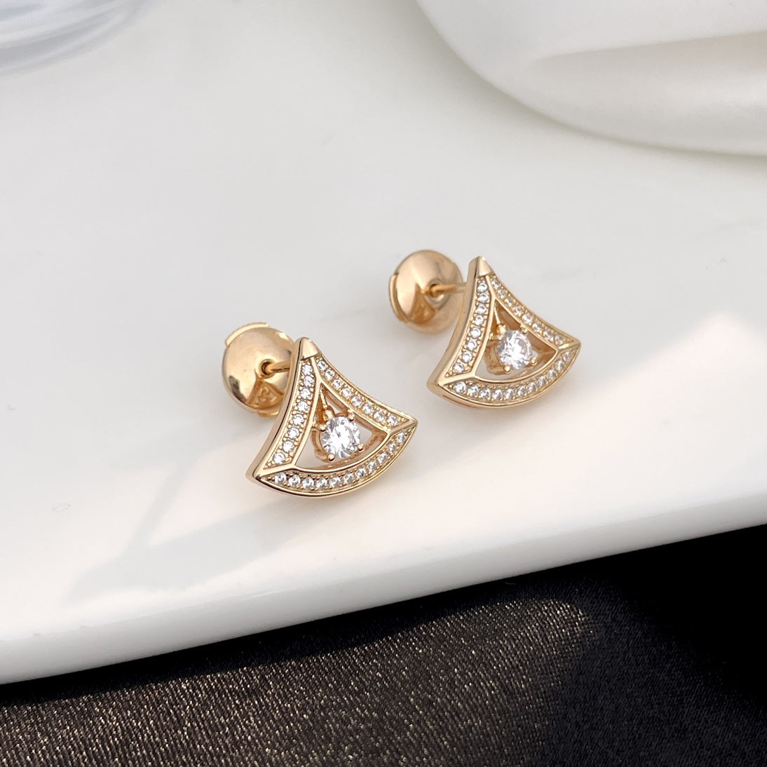 LUXEIFY DREAM MINI DIAMOND STUD EARRINGS