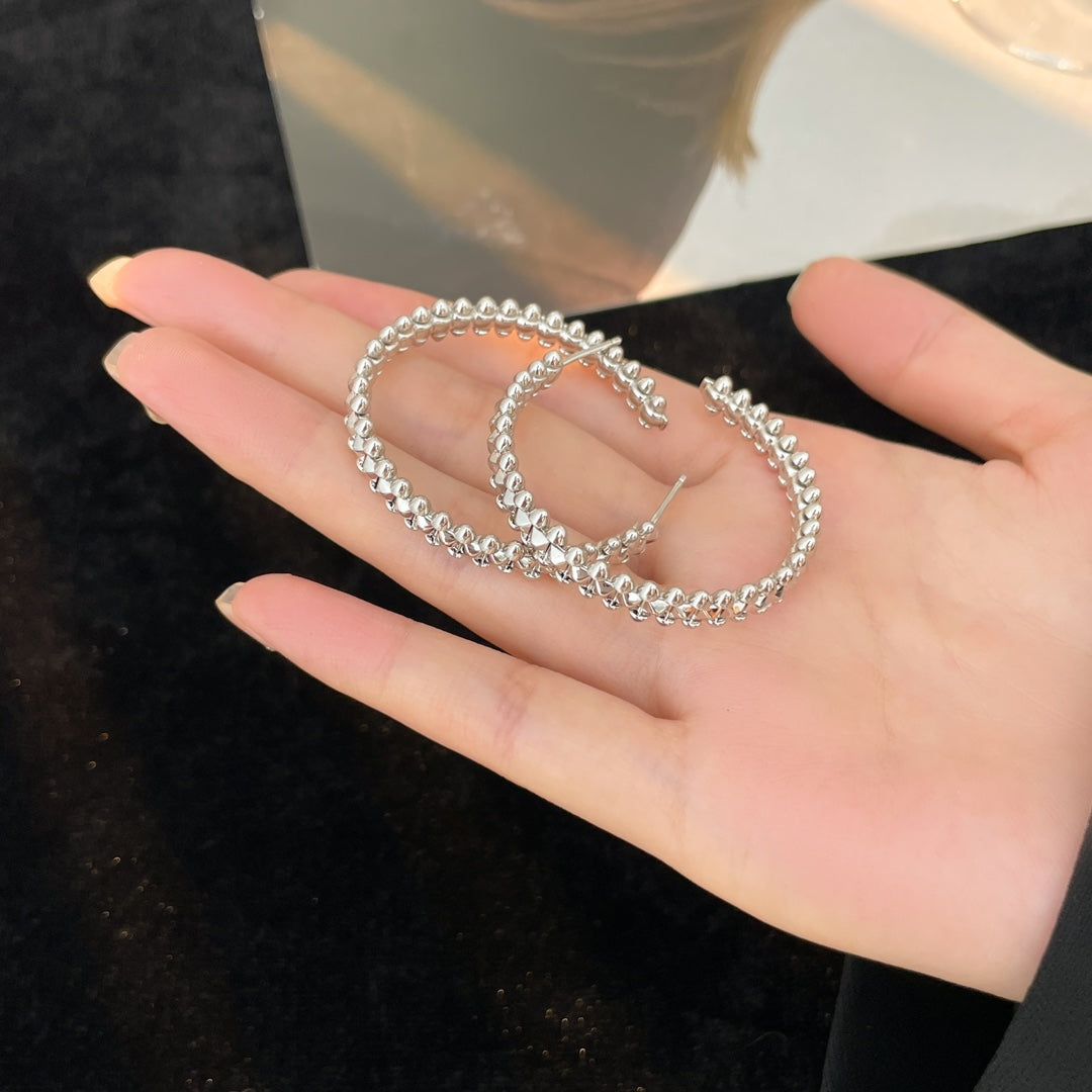 LUXEIFY CLASH HOOP EARRINGS