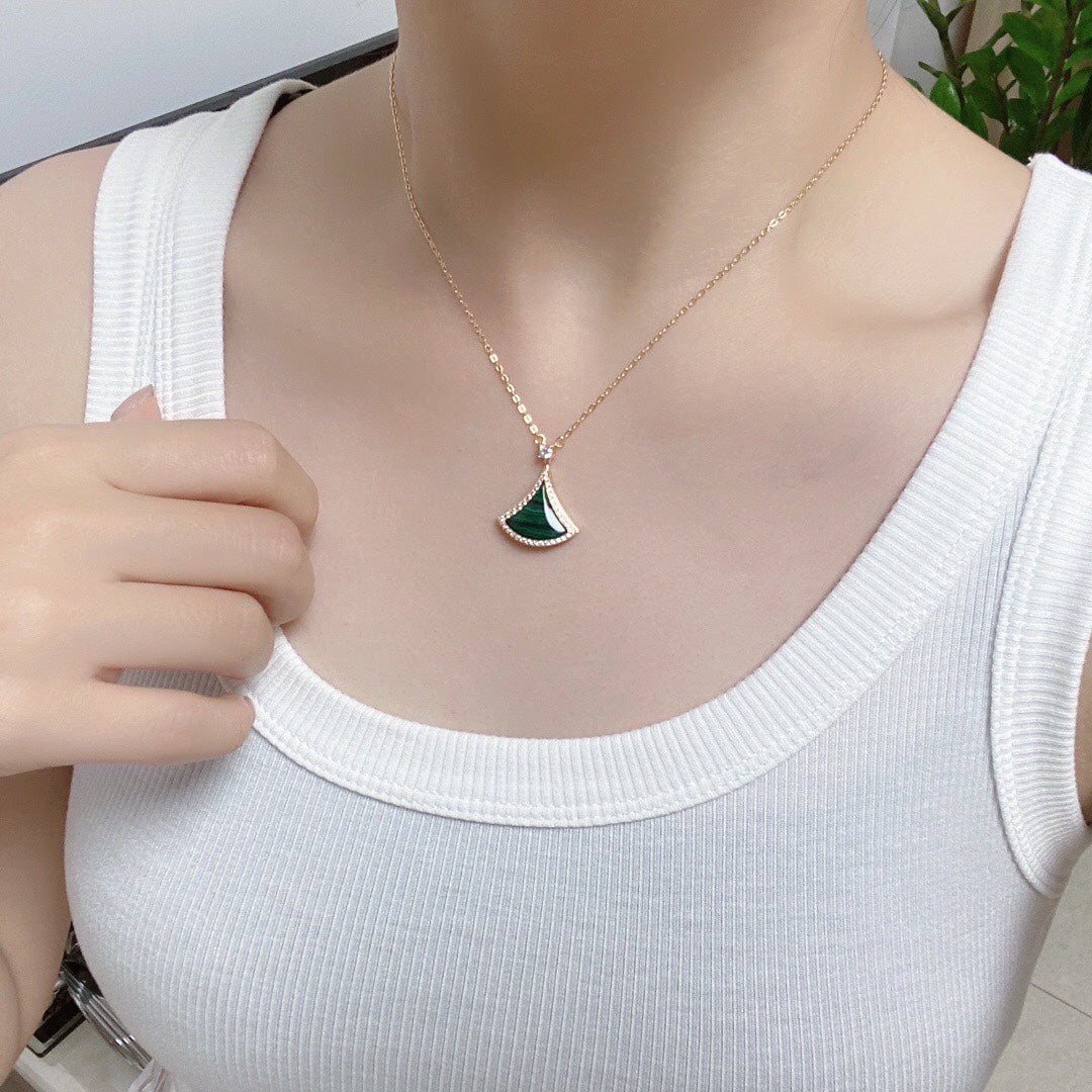 LUXEIFY DREAM MALACHITE DIAMOND PAVED PINK GOLD NECKLACE