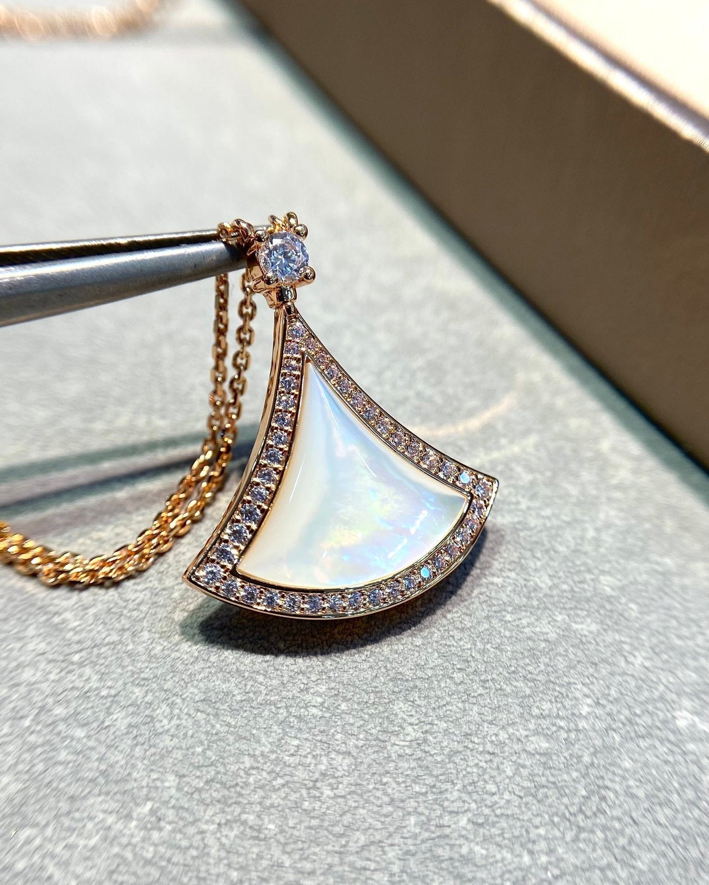 LUXEIFY DREAM MOP DIAMOND PAVED PINK GOLD NECKLACE