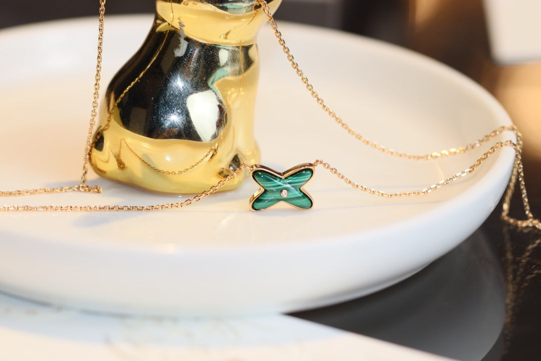LUXEIFY JEUX MALACHITE 1 DIAMOND PINK GOLD NECKLACE