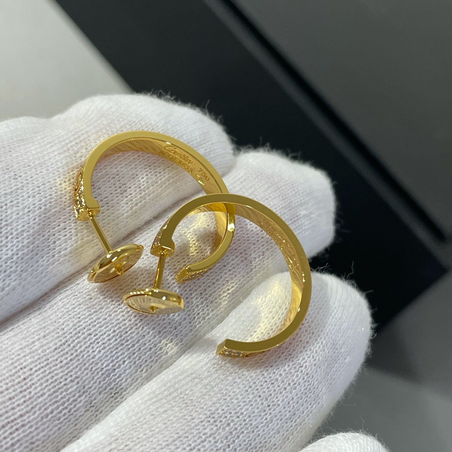 LUXEIFY LOVE DIAMOND GOLD HOOP EARRINGS