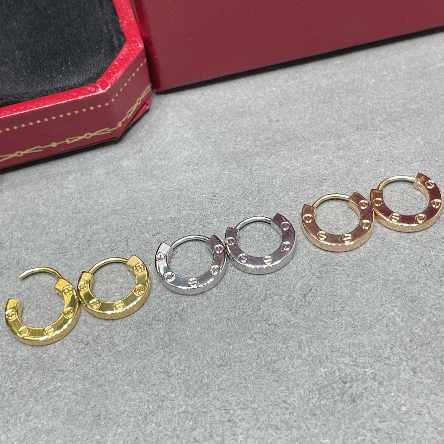 LUXEIFY LOVE MINI EARRINGS