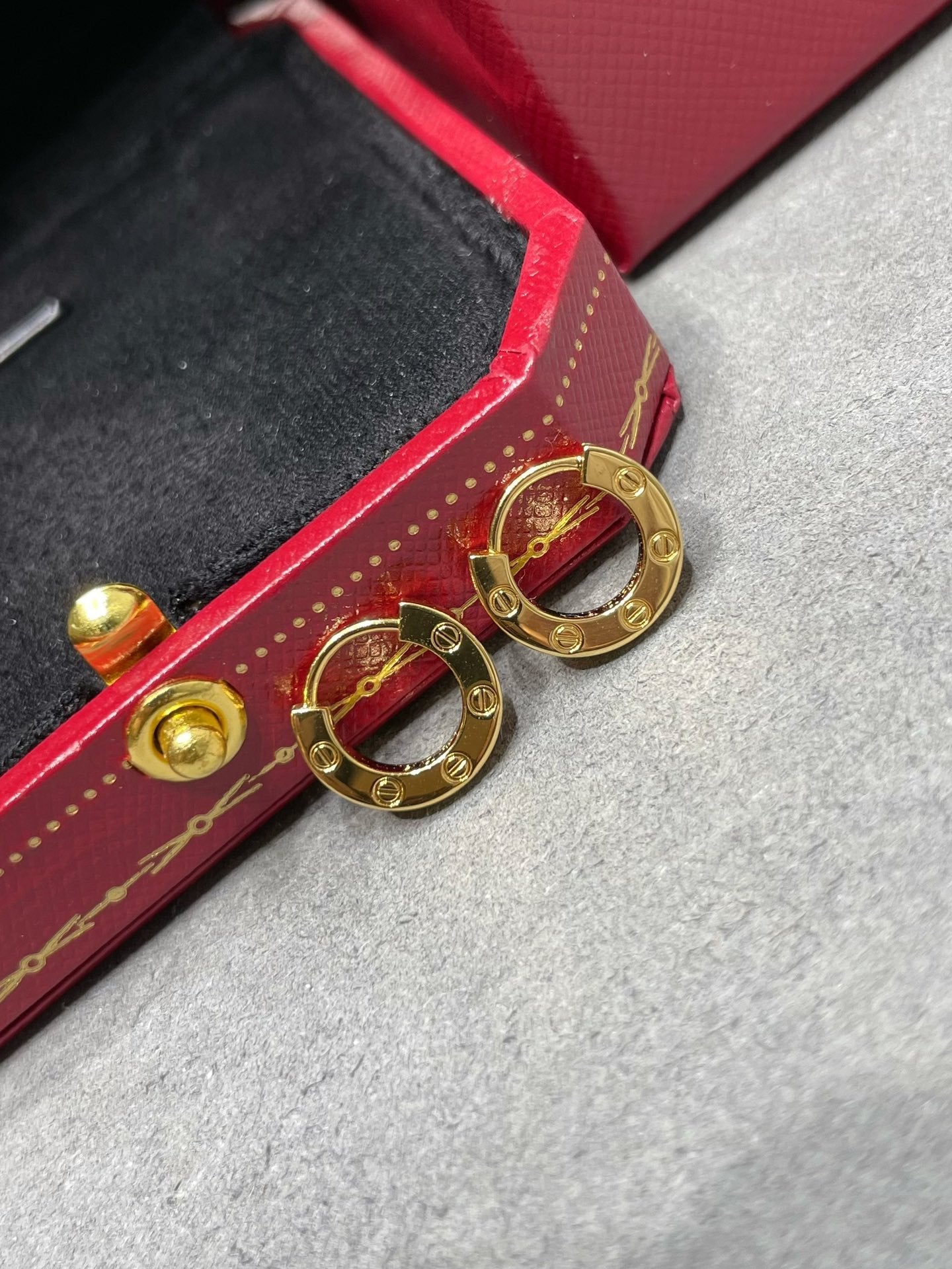 LUXEIFY LOVE MINI EARRINGS