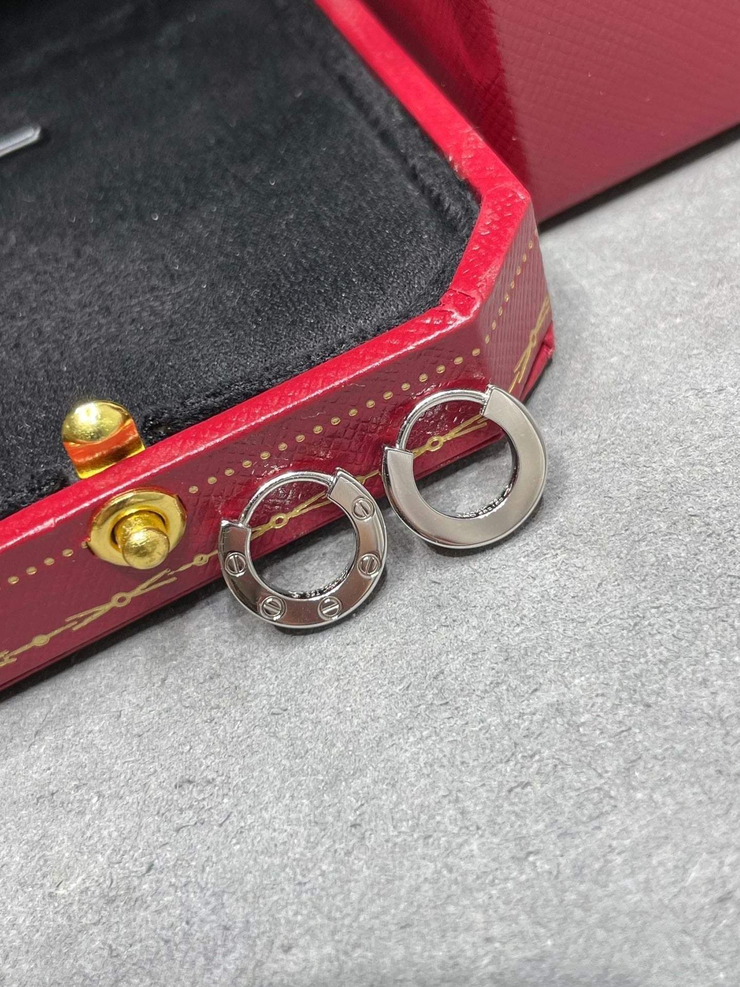 LUXEIFY LOVE MINI EARRINGS