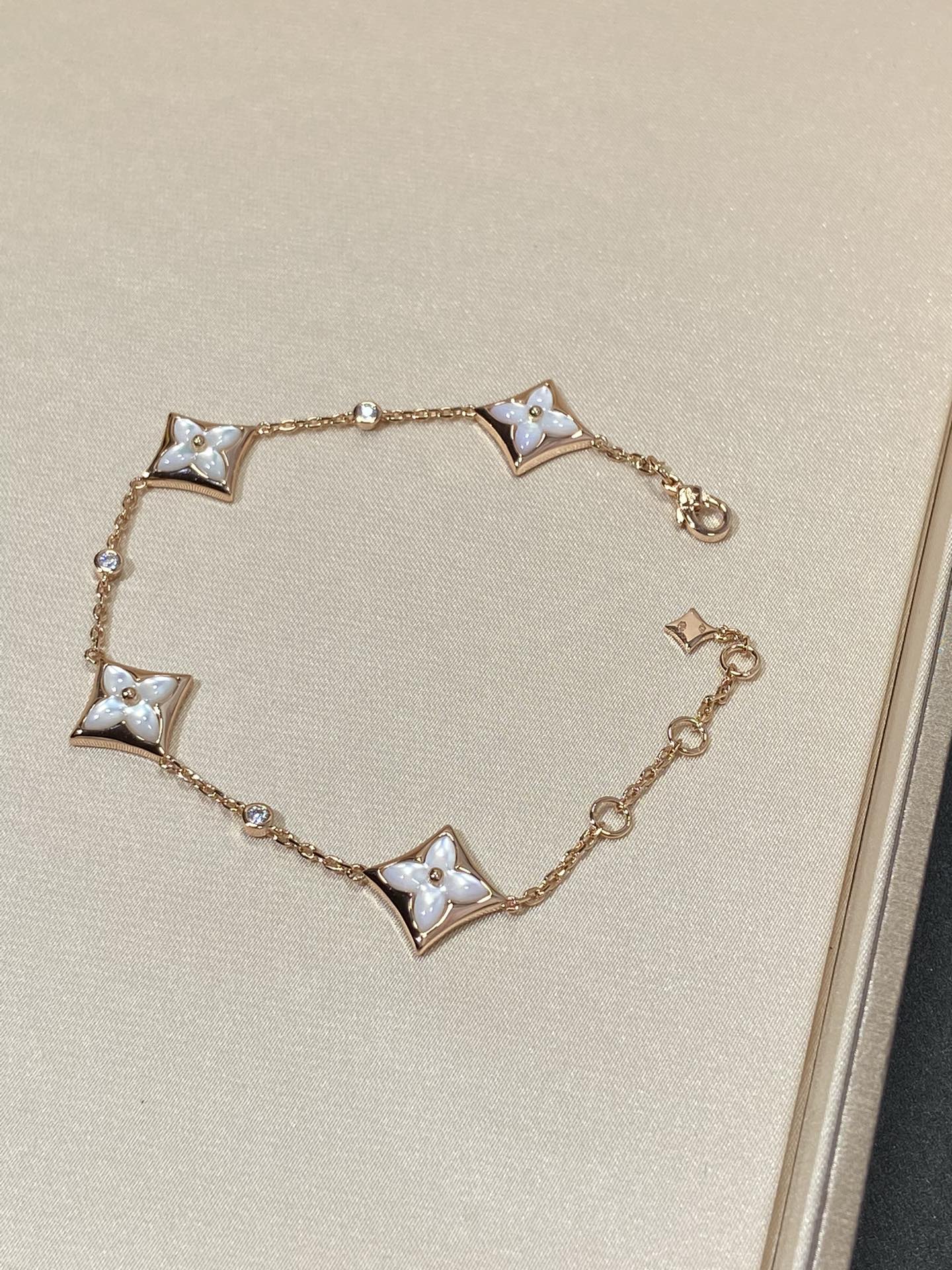 LUXEIFY STAR 4 MOTIF MOP DIAMOND PINK GOLD BRACELET