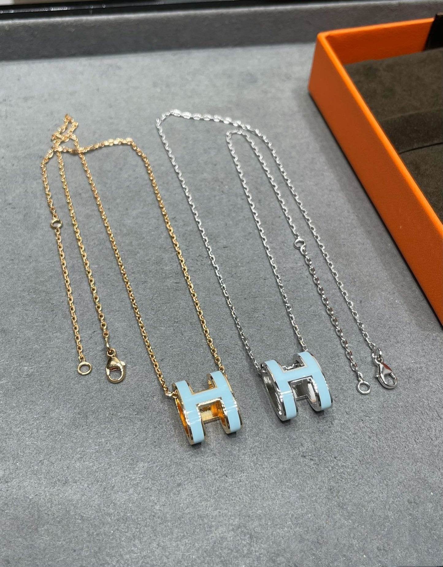 LUXEIFY POP H SKY BLUE NECKLACE