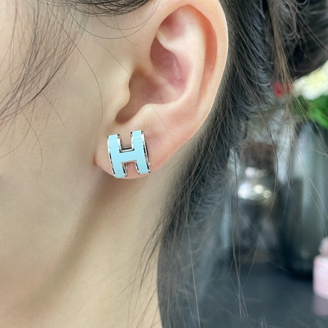 LUXEIFY POP H SKY BLUE STUD EARRINGS
