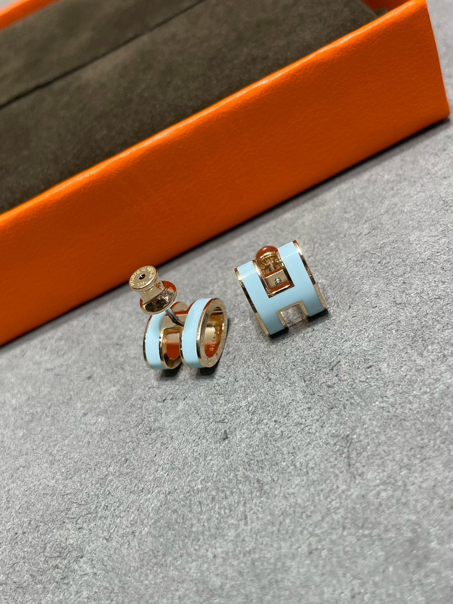LUXEIFY POP H SKY BLUE STUD EARRINGS
