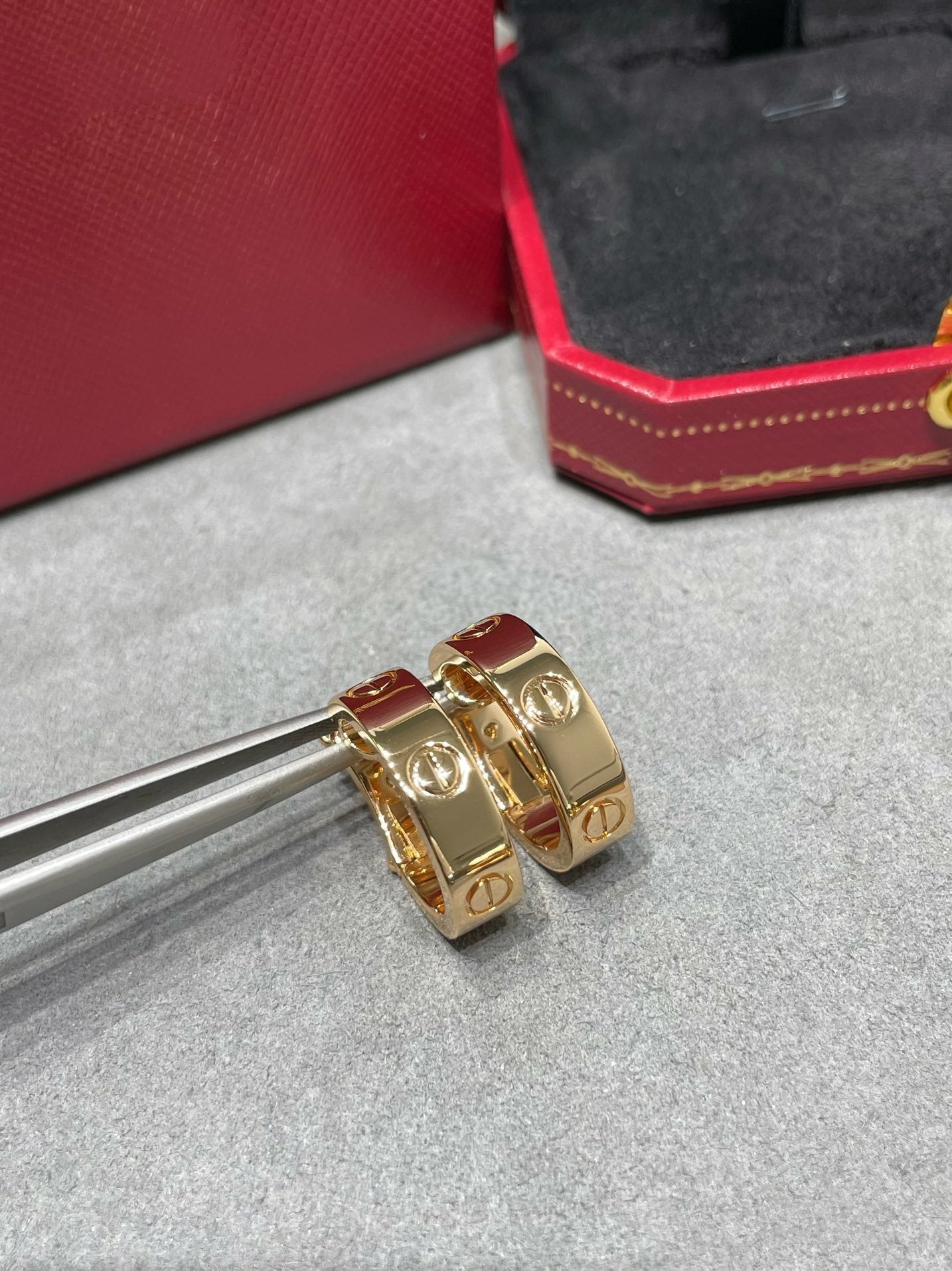 LUXEIFY LOVE 5.5MM EARRINGS