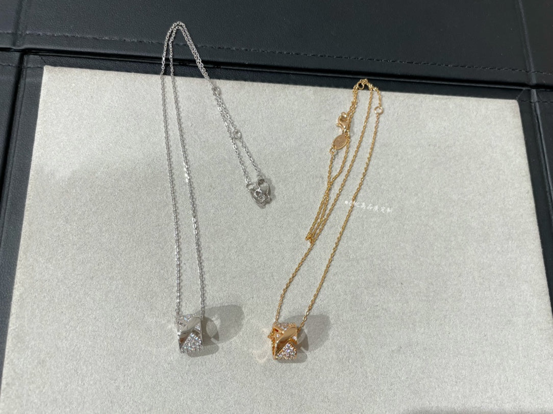 LUXEIFY LIENS EVIDENCE DIAMOND PAVED NECKLACE