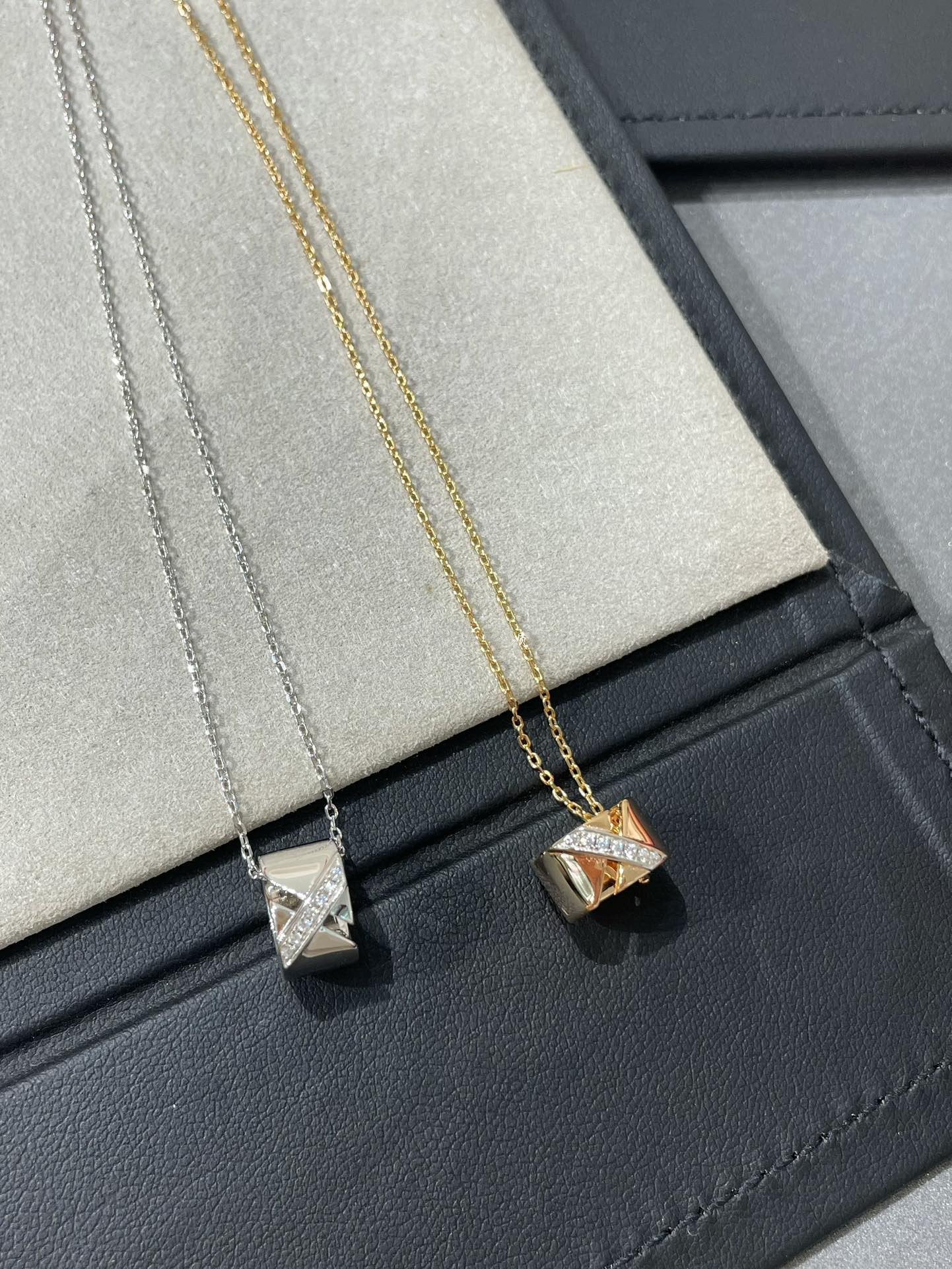 LUXEIFY LIENS EVIDENCE DIAMOND NECKLACE