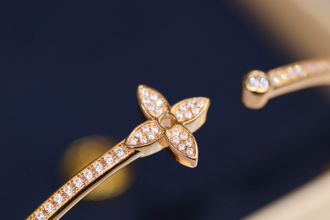 LUXEIFY IDYLLE PINK GOLD OPEN BRACELET DIAMOND PAVED