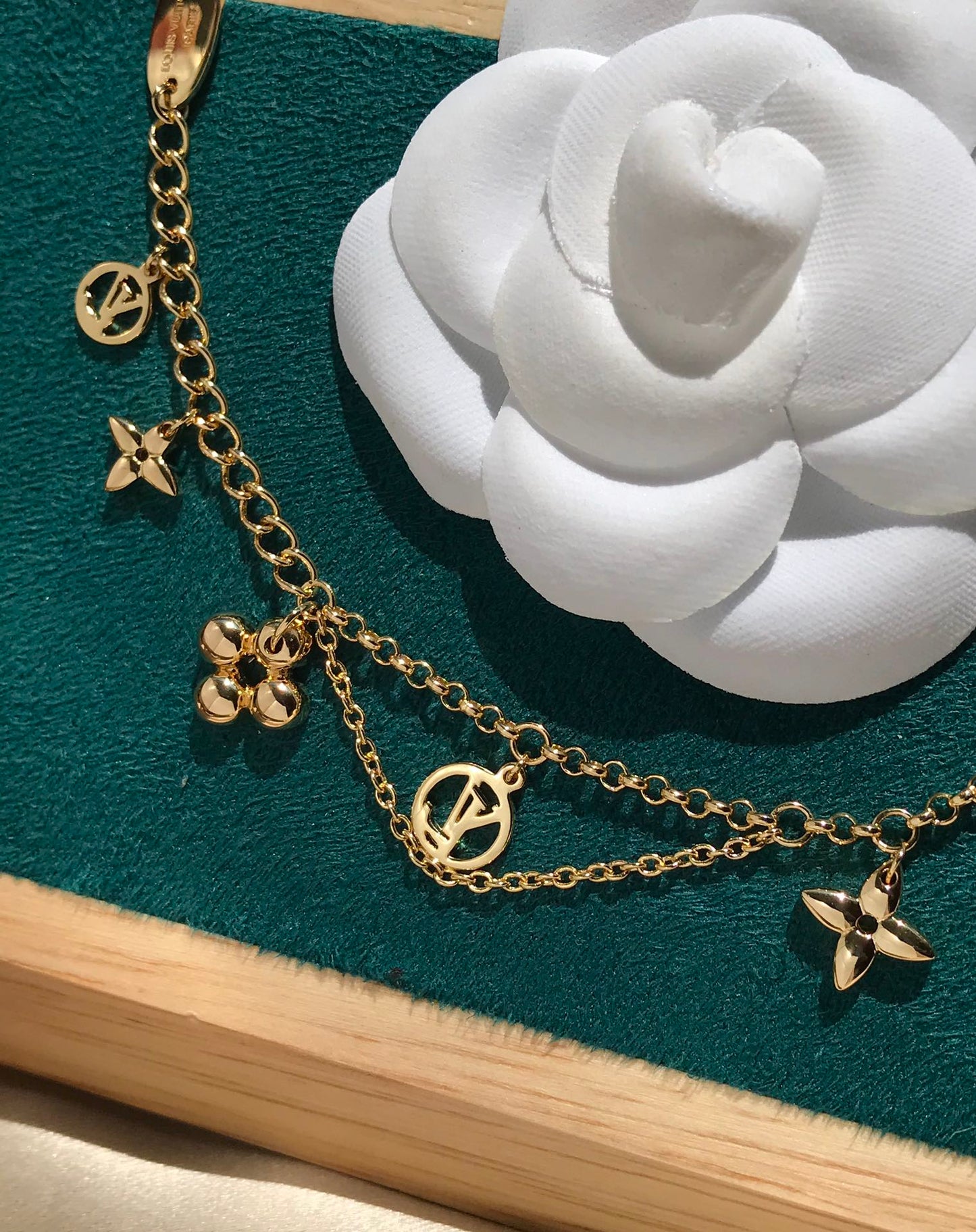 LUXEIFY BLOOMING PINK GOLD MOP BRACELET