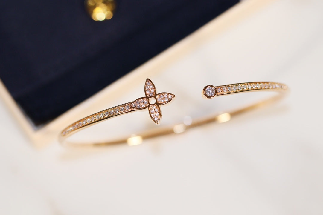 LUXEIFY IDYLLE GOLD OPEN BRACELET DIAMOND PAVED