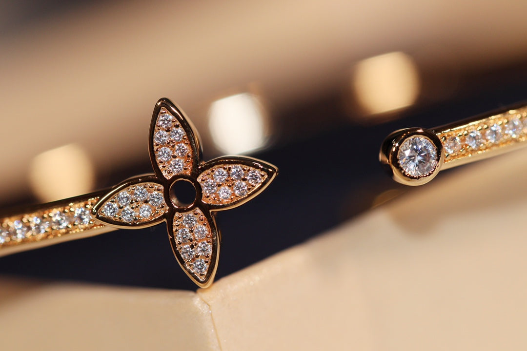 LUXEIFY IDYLLE GOLD OPEN BRACELET DIAMOND PAVED