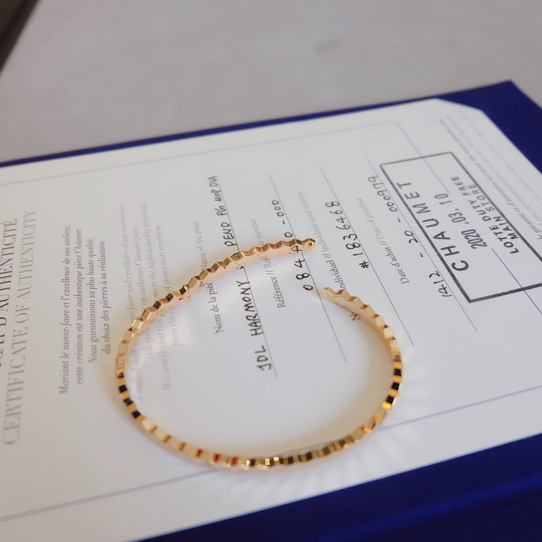 LUXEIFY BEE LOVE BRACELET