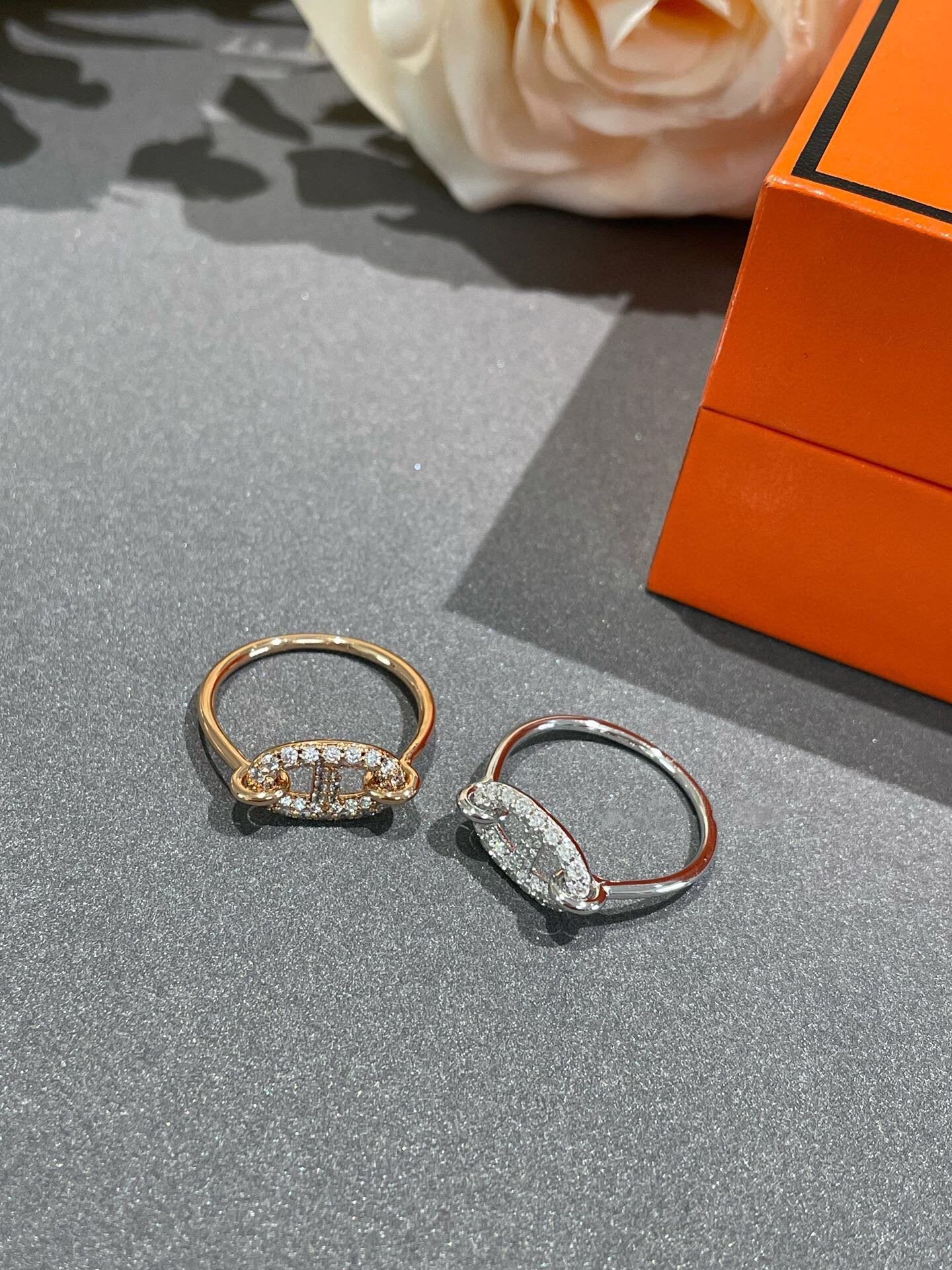 LUXEIFY RONDE SMALL DIAMOND RING