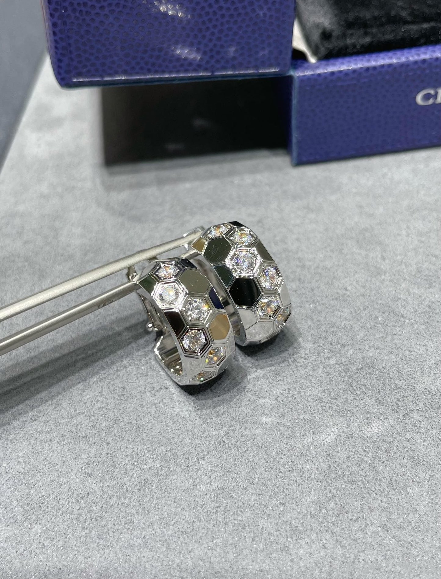 LUXEIFY BEE LOVE DIAMOND HOOP EARRINGS