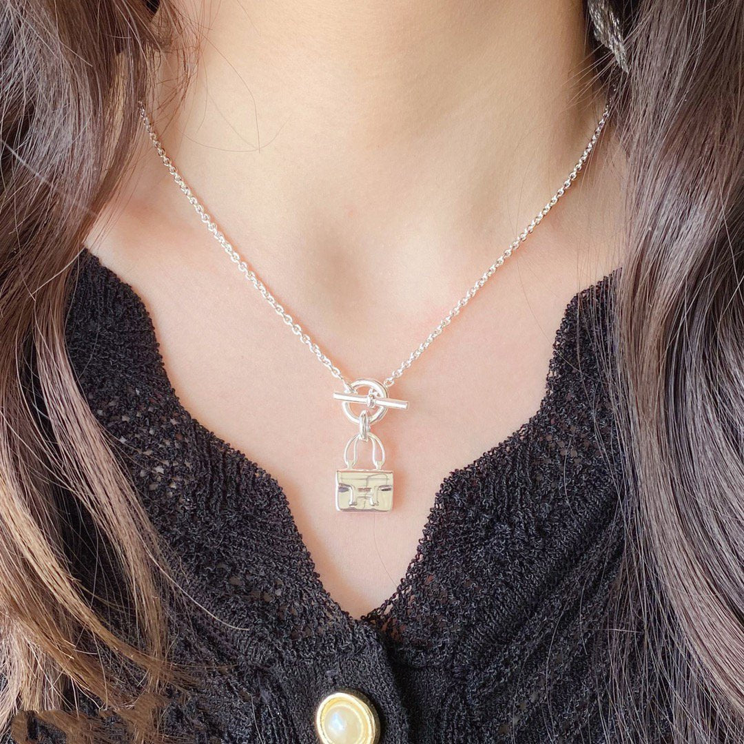 LUXEIFY CONSTANCE PEDANT SILVER NECKLACE
