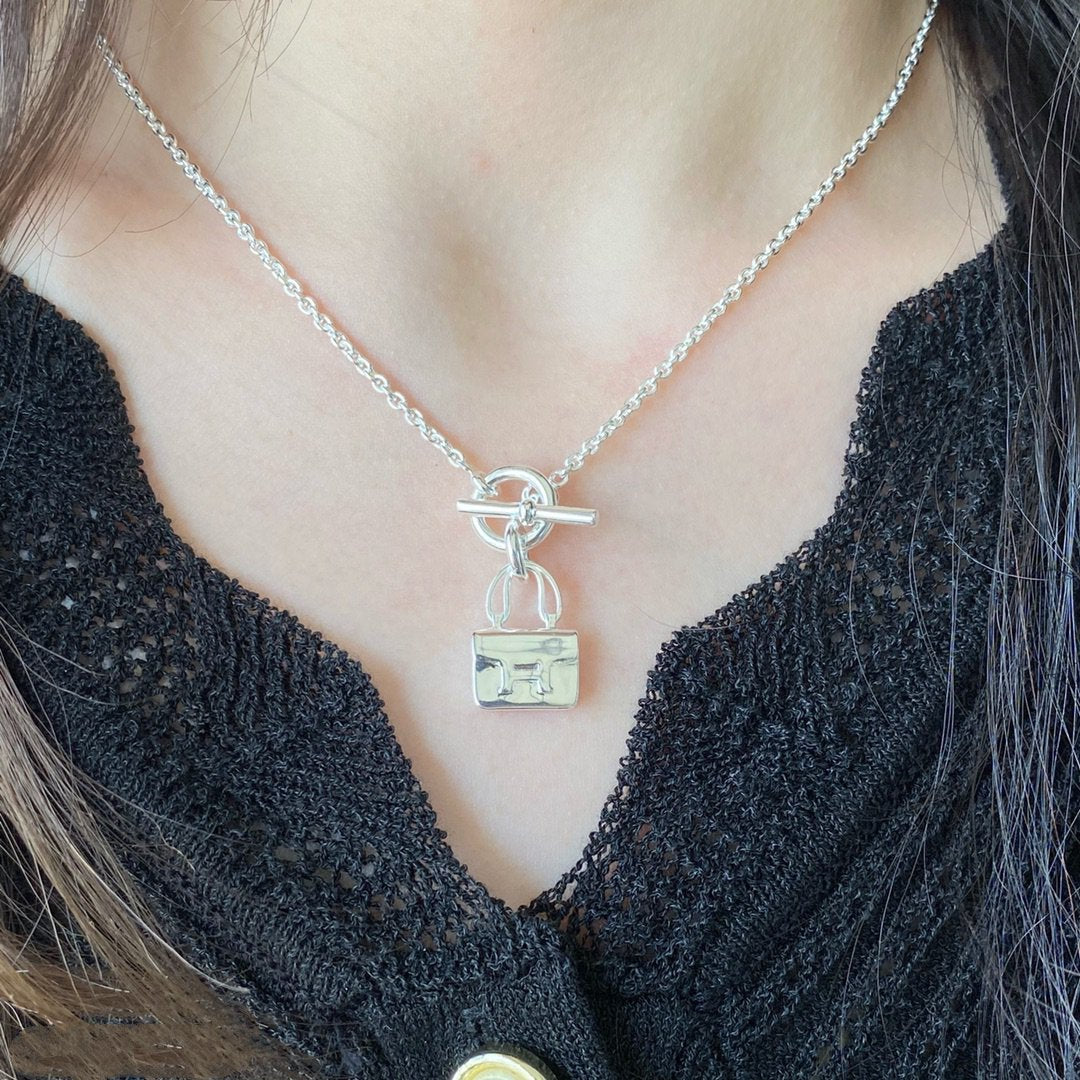 LUXEIFY CONSTANCE PEDANT SILVER NECKLACE