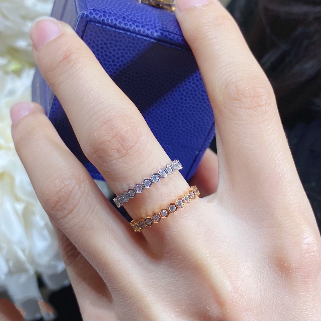 LUXEIFY BEE LOVE DIAMOND PAVED SMALL RING