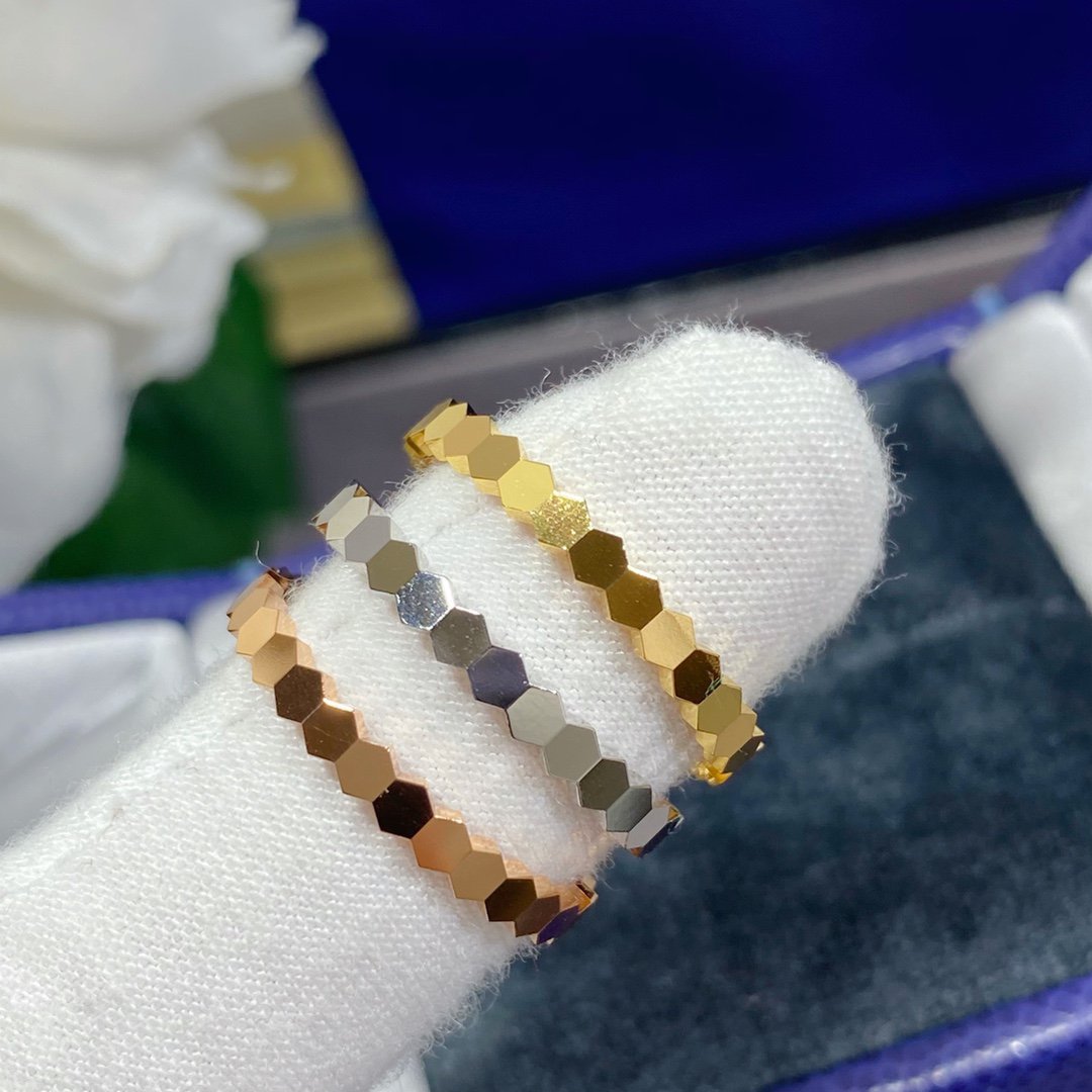 LUXEIFY BEE LOVE SMALL RING