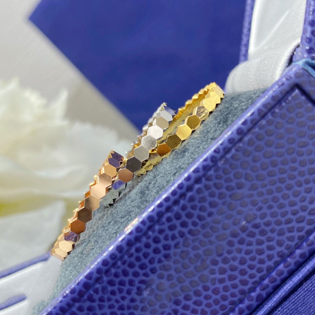 LUXEIFY BEE LOVE SMALL RING