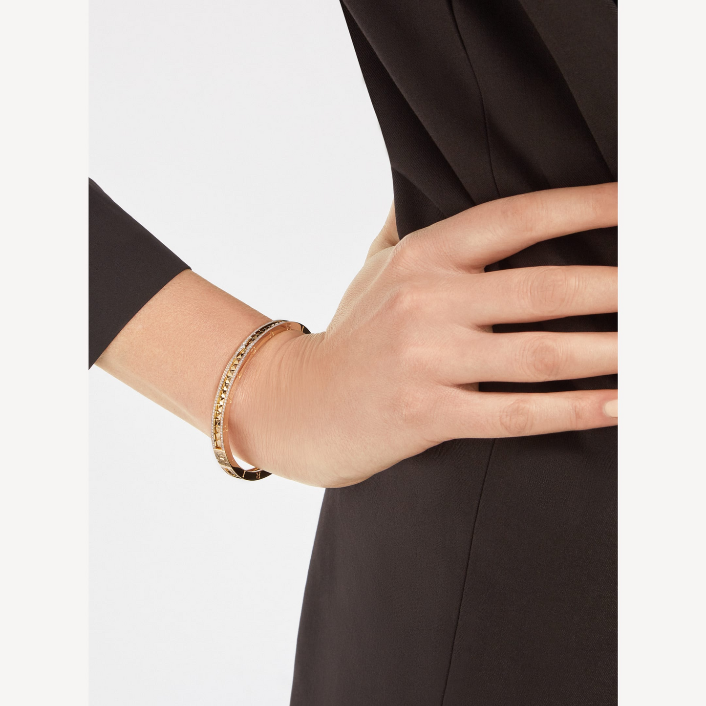 LUXEIFY ZERO 1 SPIRAL AND PAVED DIAMOND GOLD BRACELET