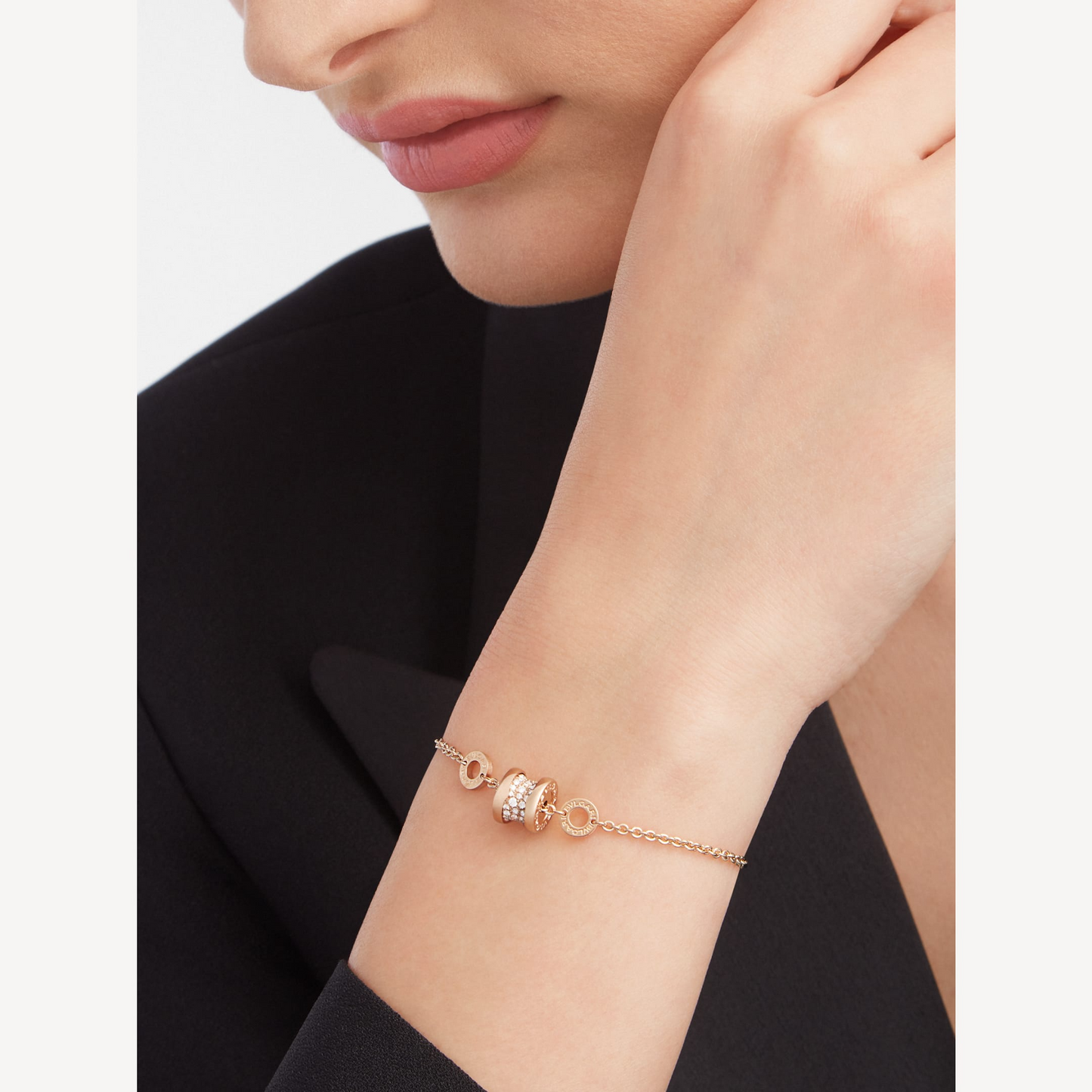 LUXEIFY ZERO 1 ORO ROSA SUAVE CON DIAMANTES PAVÉ EN LA PULSERA ESPIRAL