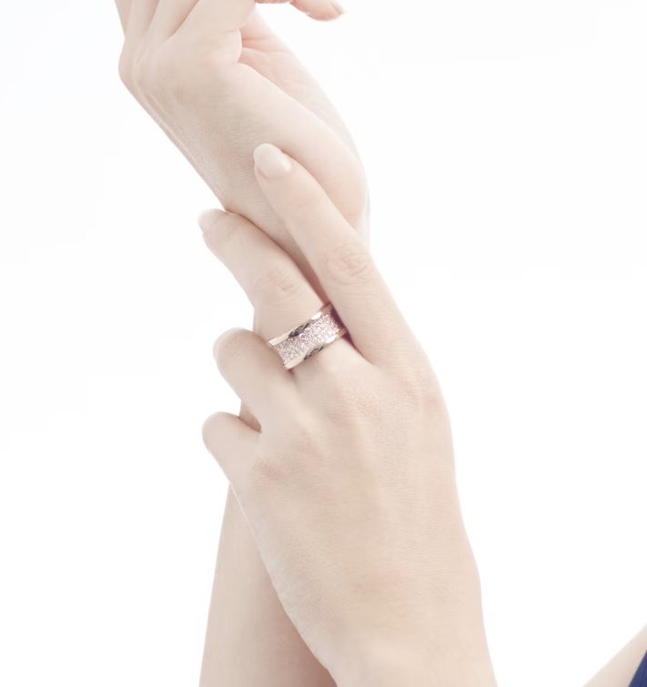 LUXEIFY ZERO 1 WITH PAVED DIAMONDS ON THE SPIRAL RING