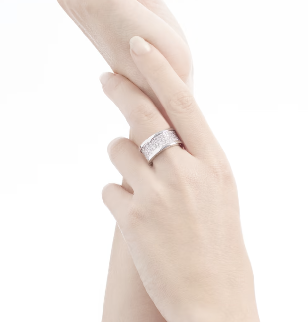LUXEIFY ZERO 1 WITH PAVED DIAMONDS ON THE SPIRAL RING