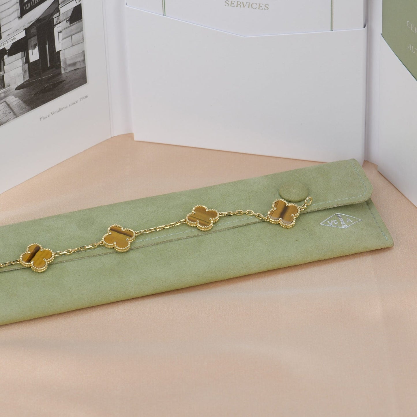 CLOVER 5 MOTIFS TIGER EYE BRACELET