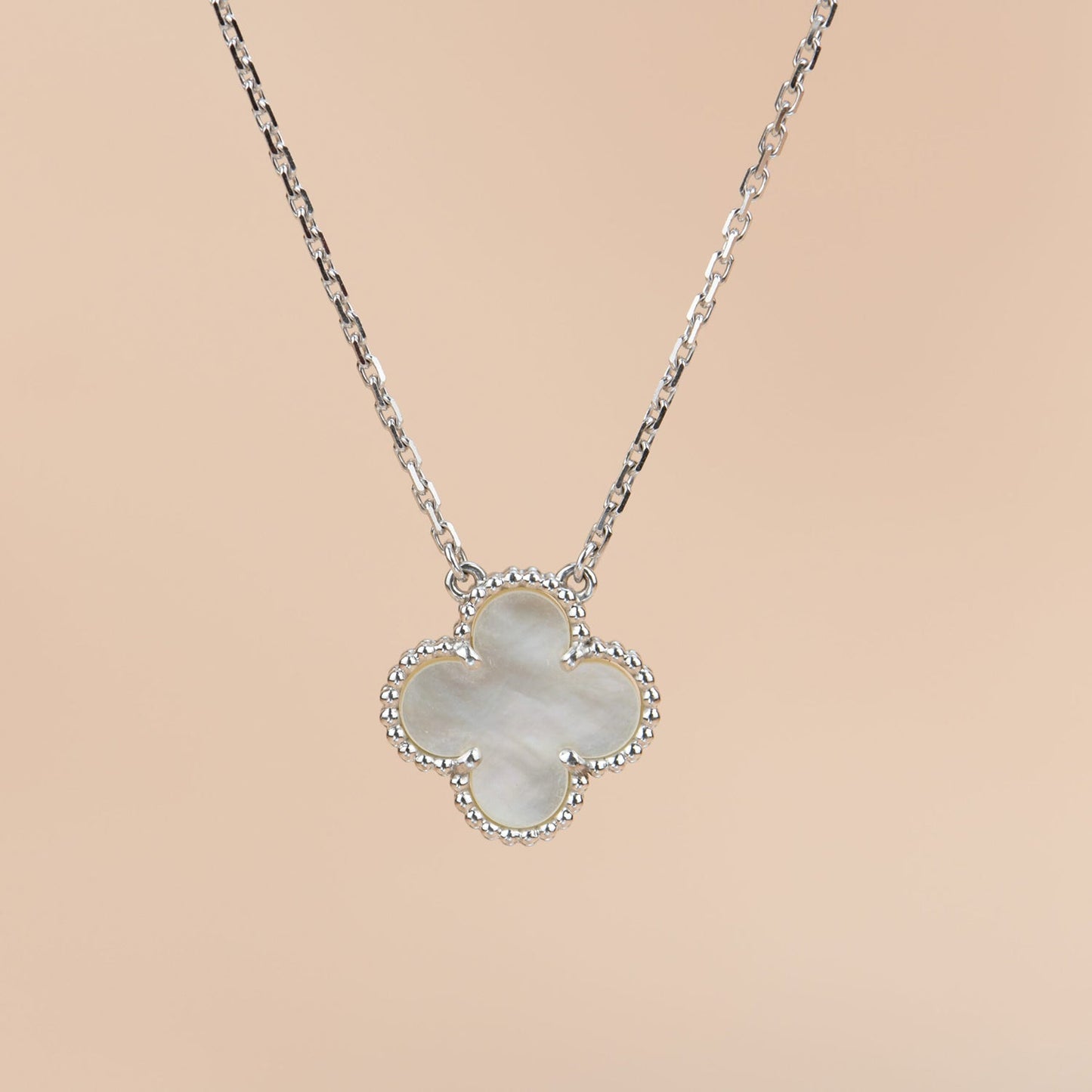 CLOVER 15MM WHITE MOTHER-OF-PEARL SILVER