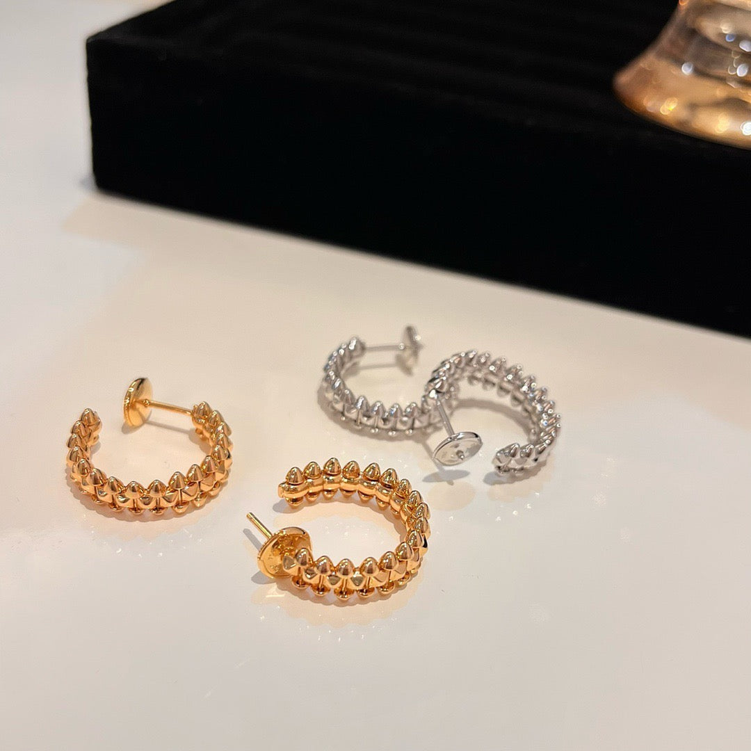 LUXEIFY CLASH SMALL HOOP EARRINGS
