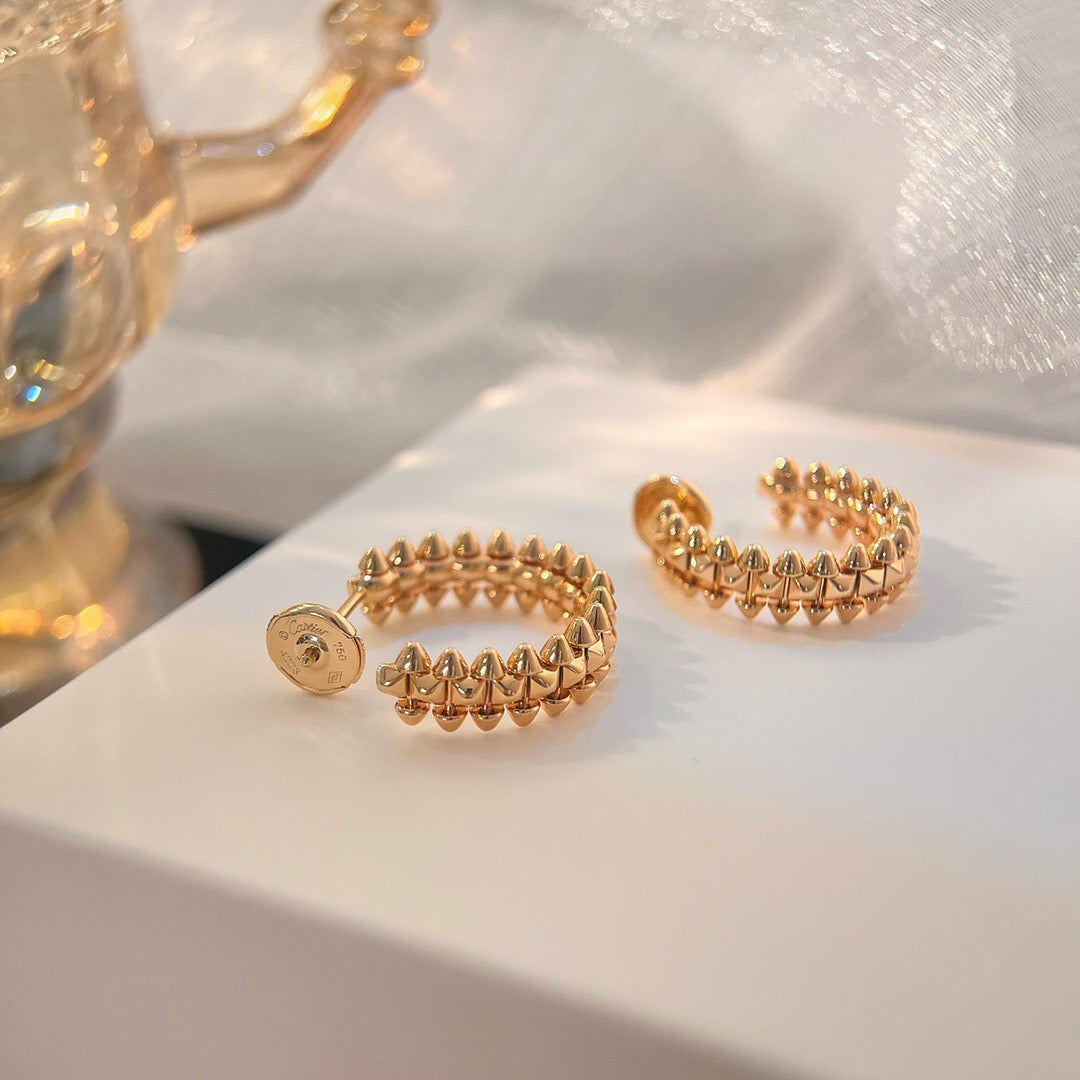 LUXEIFY CLASH SMALL HOOP EARRINGS