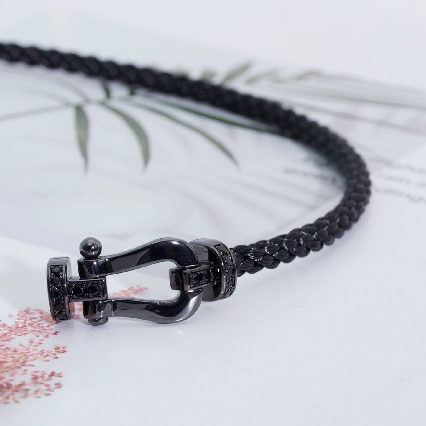 LUXEIFY FORCE LARGE SERIES HORSESHOE BLACK SAMURAI BRACELET