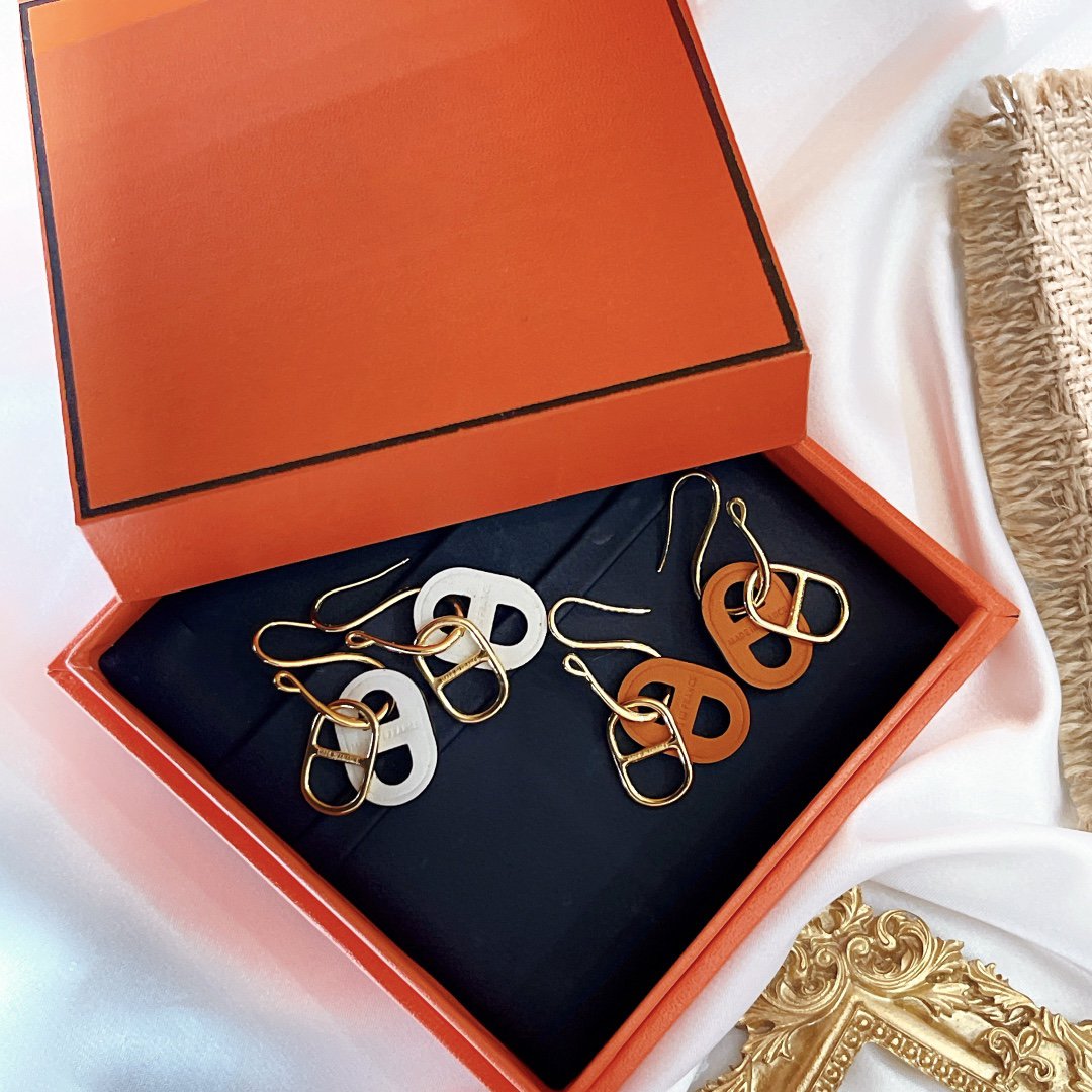 LUXEIFY HM O'MAILLON GOLD EARRINGS