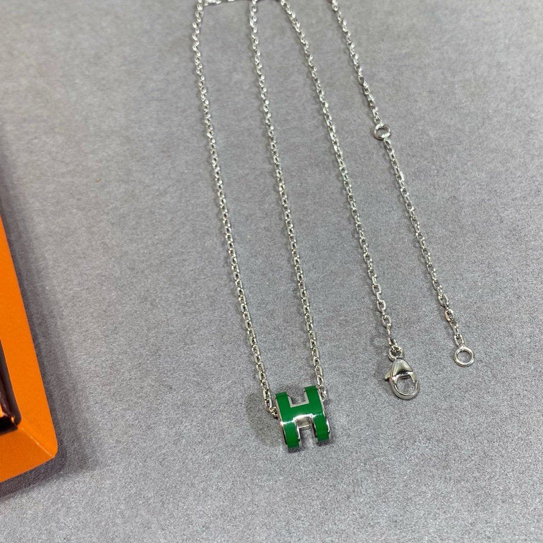 LUXEIFY POP H GREEN NECKLACE SILVER AND GOLD