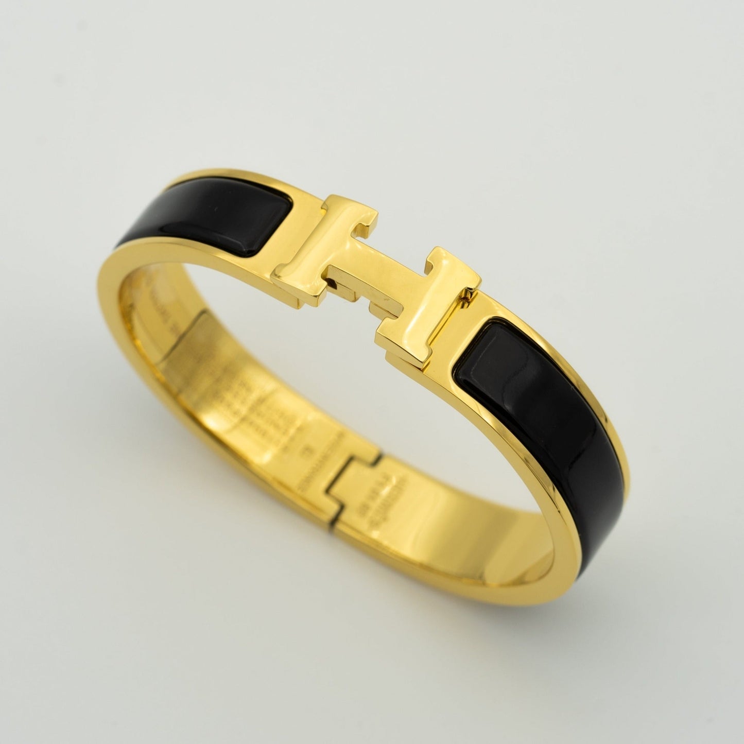 LUXEIFY H BLACK BRACELET
