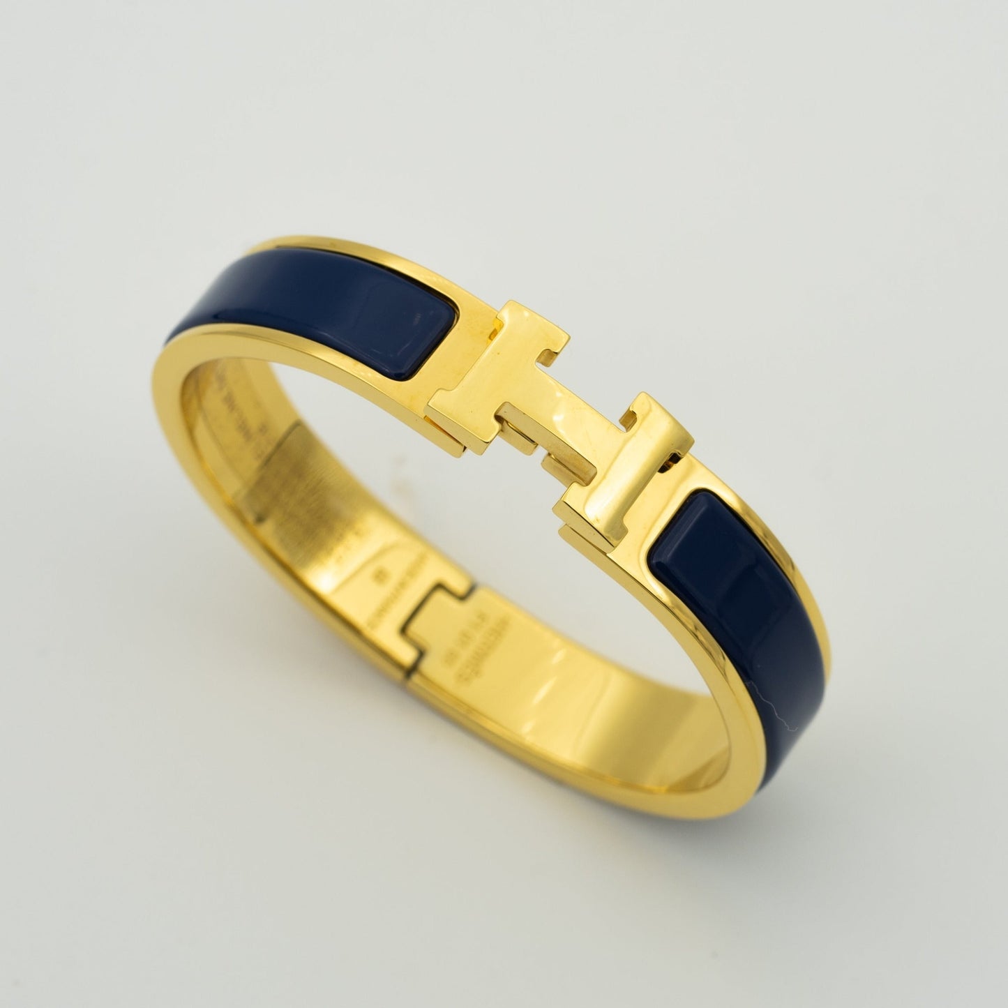 LUXEIFY H BLUE BRACELET