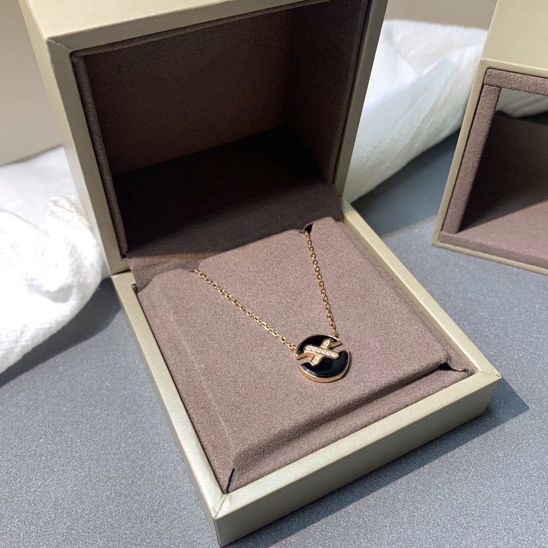 LUXEIFY JEUX DE PINK GOLD DIAMOND NECKLACE