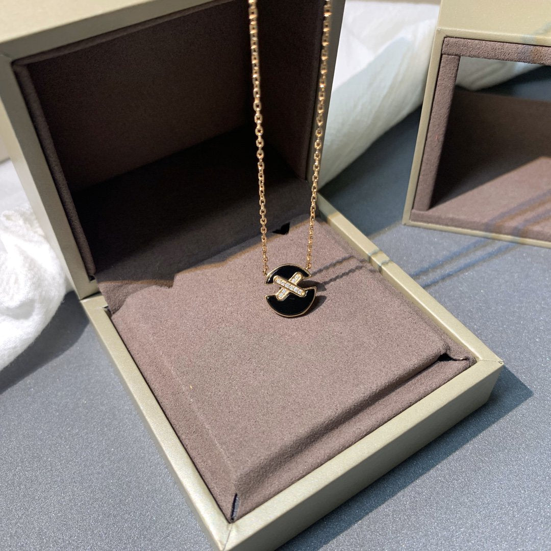 LUXEIFY JEUX DE PINK GOLD DIAMOND NECKLACE