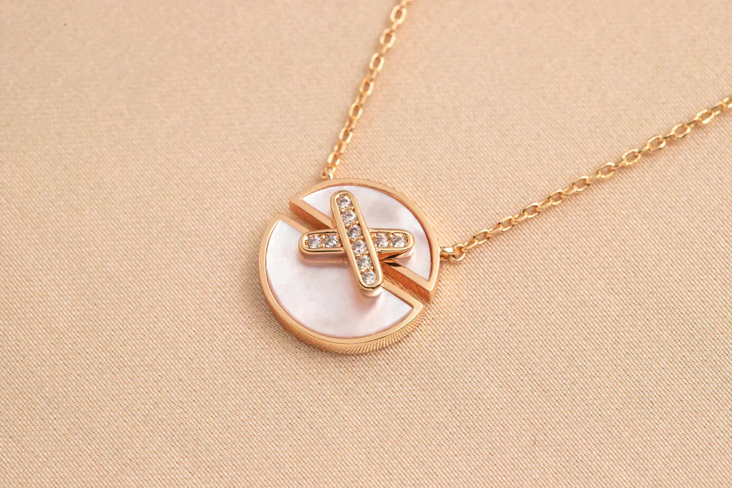 LUXEIFY JEUX DE ROSE GOLD DIAMOND NECKLACE