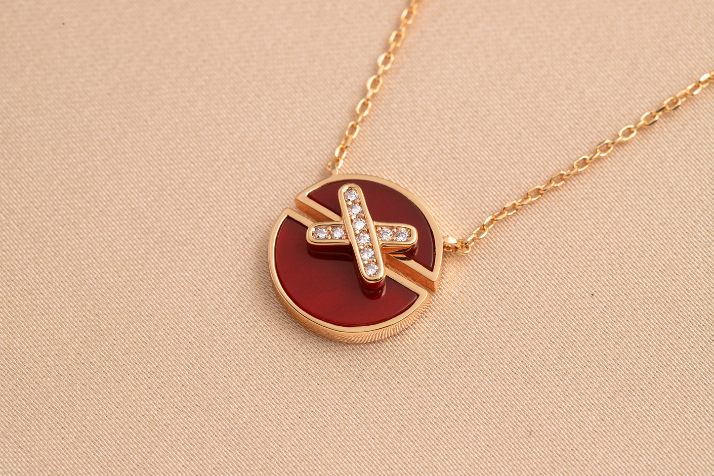 LUXEIFY JEUX DE PINK GOLD DIAMOND NECKLACE