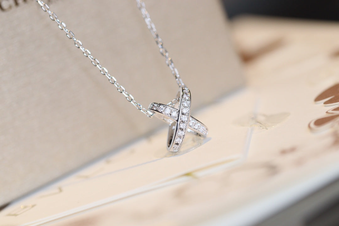 LUXEIFY JEUX DE DIAMOND NECKLACE