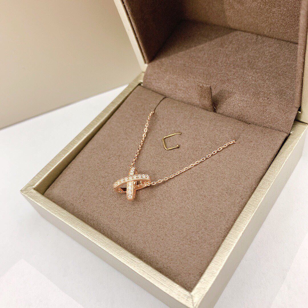 LUXEIFY JEUX DE DIAMOND NECKLACE